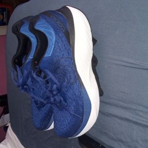 Men's 10.5 topo athletics